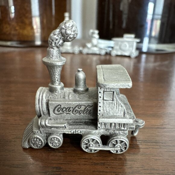 Vtg 1995 Mini Coca-Cola 4 Piece Train Set Engine #1 Bottle Bear Car & Caboose - Picture 2 of 16